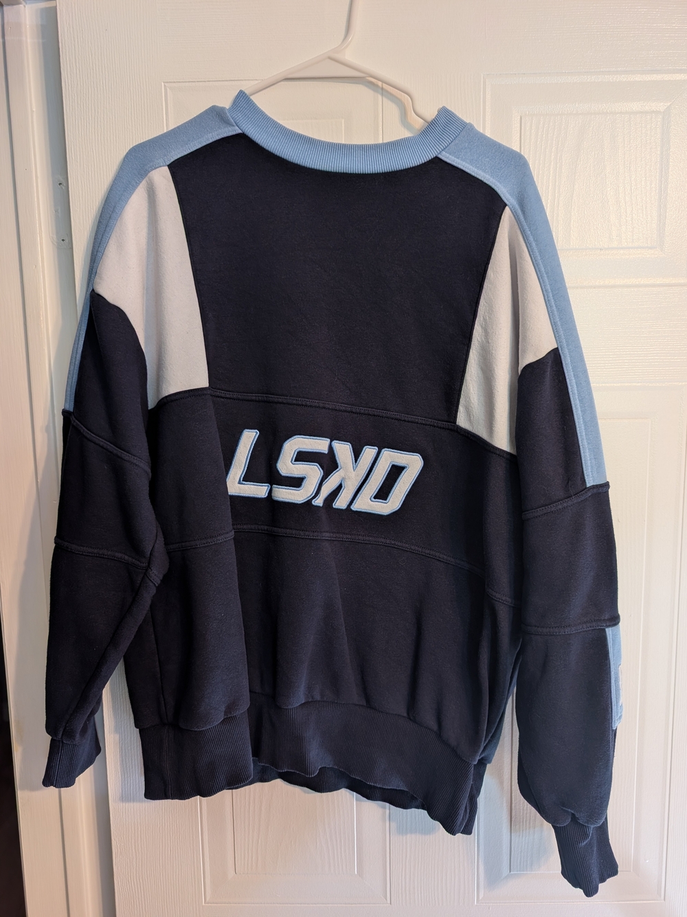 LSKD Women's Navy and Light Blue Crewneck Sweater